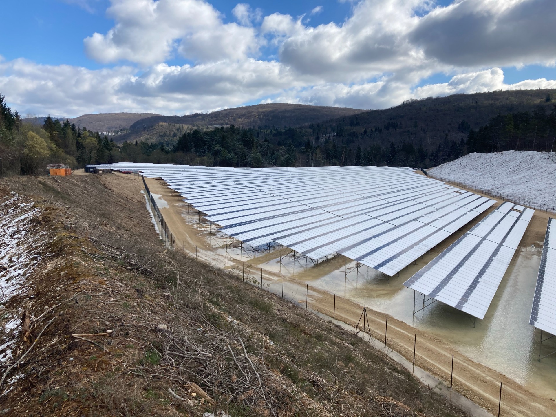 Centrale Photovoltaïque de Samognat ( région Auvergne Rhône-Alpes )